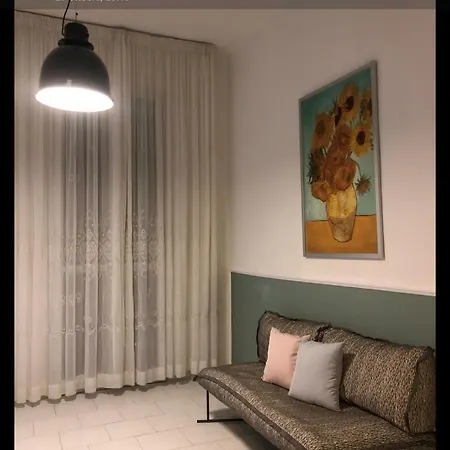 At The Station Howme 巴里